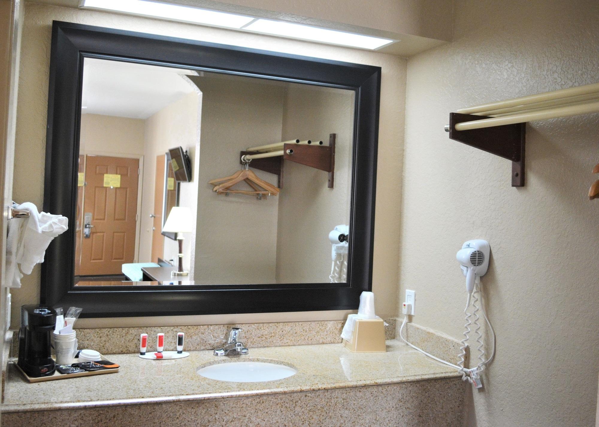 Super 8 By Wyndham Galveston Hotel Luaran gambar