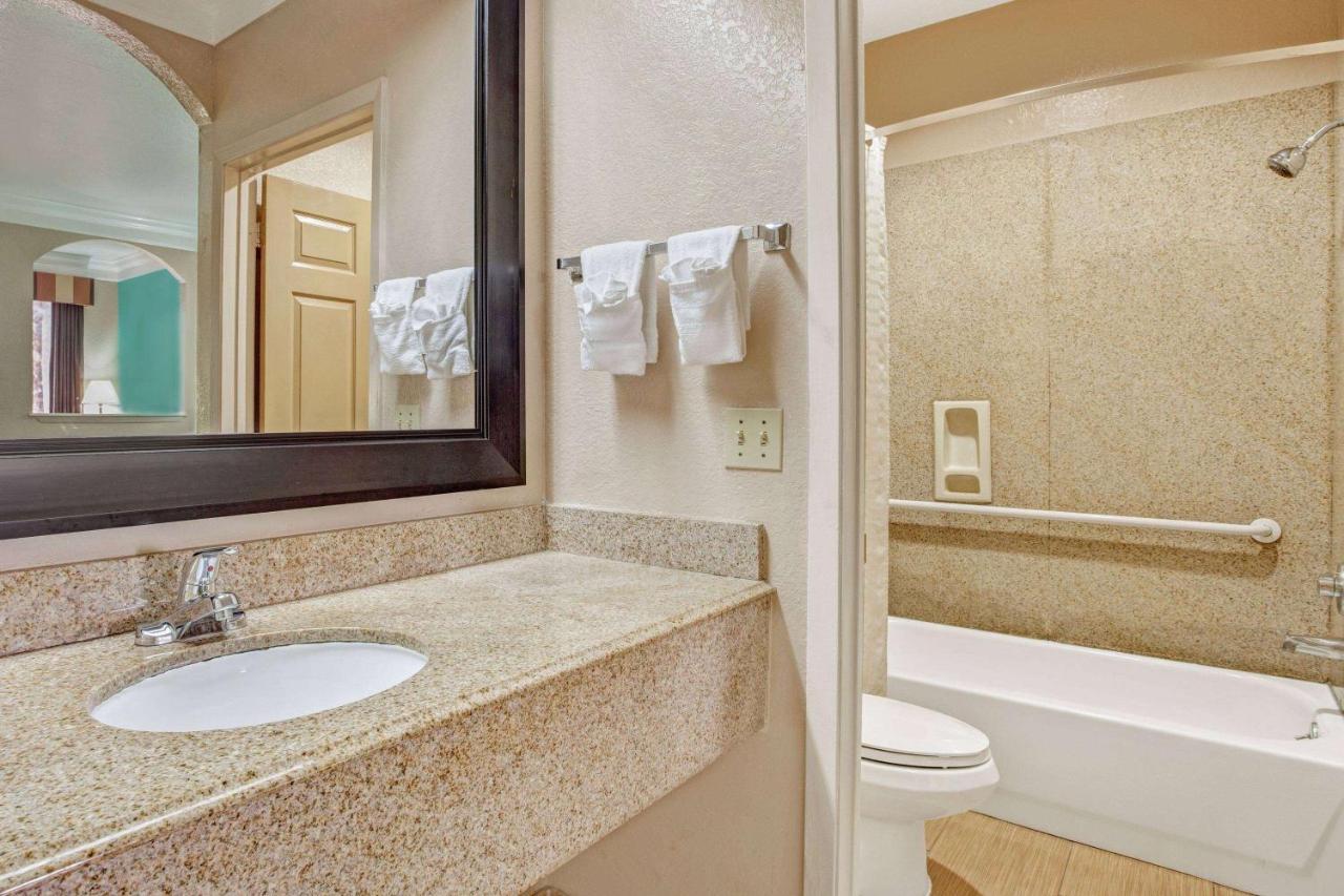 Super 8 By Wyndham Galveston Hotel Luaran gambar