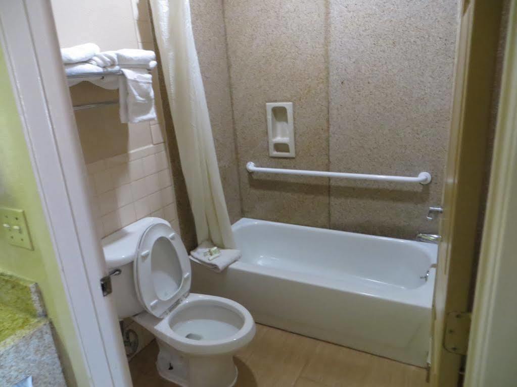 Super 8 By Wyndham Galveston Hotel Luaran gambar